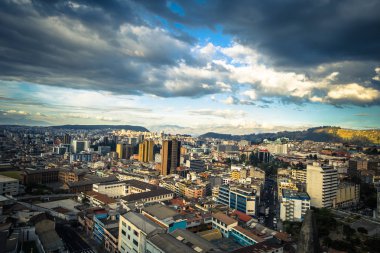 Quito - 17 Ağustos 2018: Quito bazilika üzerinden Panoraması 
