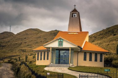 Quito - 21 Ağustos 2018: Qu volkanlar bakış açısı kilisede