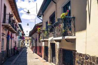 Quito - 17 Ağustos 2018: Quito, Ekvator ortasına sokaklarında