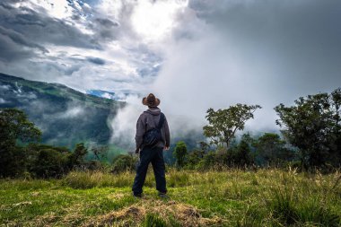 Ba os - 19 Ağustos 2018: Casa de Arbol Ba OS, Ec turist