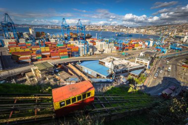 Valparaiso - 14 Temmuz 2017: Panoramik şehir Valpar