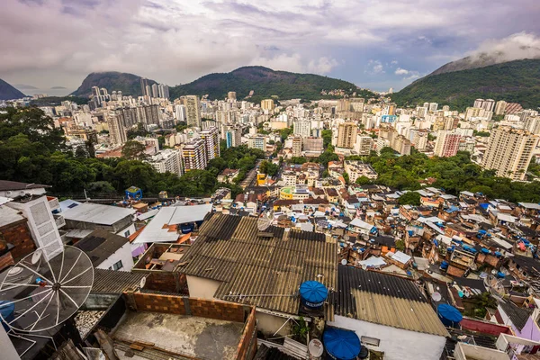 Rio de Janeiro - 21 giugno 2017: Tetti della Favela di Santa — Foto Stock