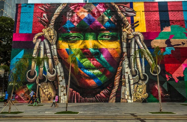 Rio de Janeiro - 21 Haziran 2017: sanatçı etnik sokak sanatı 