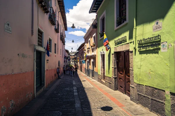 Quito - 17. august 2018: straßen im zentrum von quito, ecuador — Stockfoto