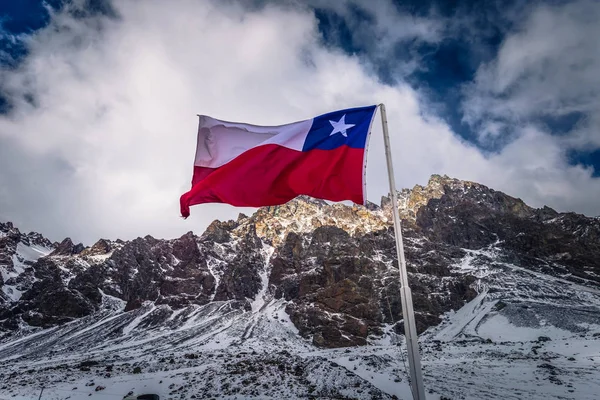 Chile - 07 červenec 2017: Chilská vlajka v hranici mezi Argent — Stock fotografie