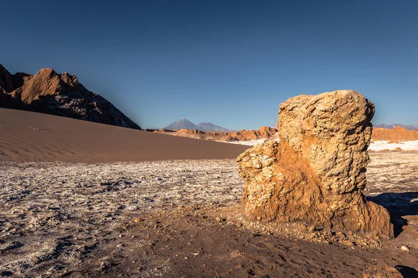 Désert d'Atacama, Chili - Paysage des montagnes salées dans le A — Photo
