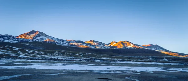 Poušť Atacama, Chile - krajina gejzírů El Tatio v — Stock fotografie