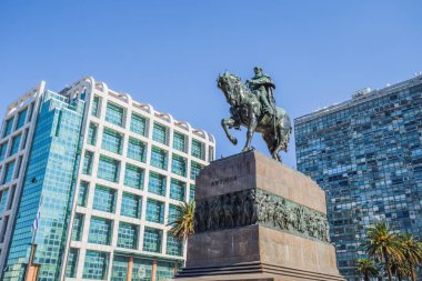 Montevideo - 02 Temmuz 2017: Heykel Artigas m Merkezi