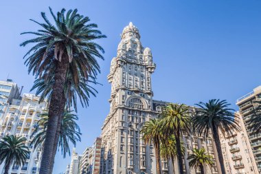 Montevideo - 02 Temmuz 2017: Palacio Salvo c ortasına