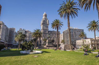 Montevideo - 02 Temmuz 2017: Palacio Salvo c ortasına