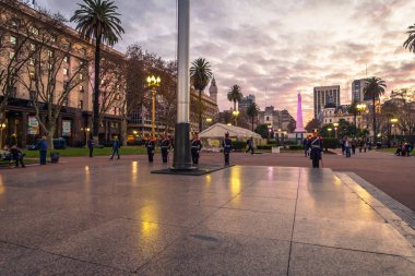 Buenos Aires - 30 Haziran 2017: Casa görevlisinin değiştirme 