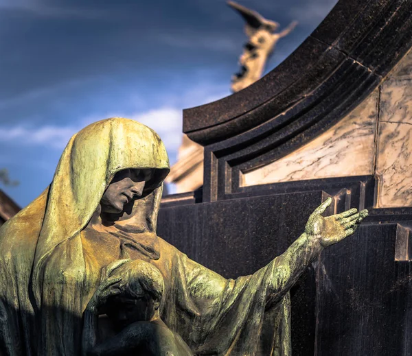 Buenos Aires - 01 de julio de 2017: Estatua religiosa en la Recoleta c —  Fotos de Stock