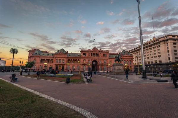 Buenos Aires - June 30, 2017: The Casa Rosada building in Buenos — Stock Photo, Image