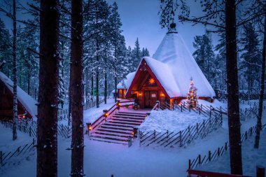 Rovaniemi - 16 Aralık 2017: Noel Baba Köyü, Rovaniemi, Finlandiya