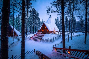 Rovaniemi - 16 Aralık 2017: Noel Baba Köyü, Rovaniemi, Finlandiya