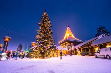 Rovaniemi - 16 Aralık 2017: Noel Baba Köyü, Rovaniemi, Finlandiya