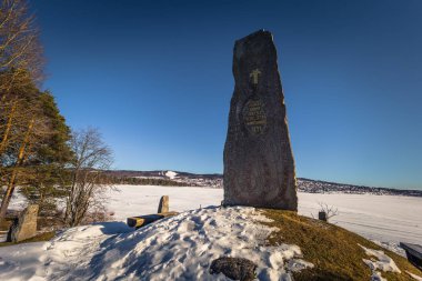 Rattvik - 30 Mart 2018: Kral Gustav Vasa memorial runestone Rattvik, Dalarna, İsveç