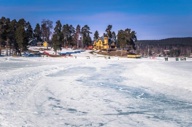 Falun - 30 Mart 2018: Resort yakınındaki şehir Falun Dalarna, İsveç'te, Framby Udde