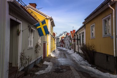 Gavle - 01 Nisan 2018: Gavle, İsveç kentinin tarihi merkezinde İsveç bandıralı