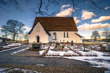 Harkeberga - 29 Mart 2018: Ortaçağ kilise Harkeberga, İsveç