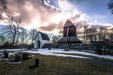 Harkeberga - 29 Mart 2018: Harkeberga, İsveç'in eski kilisenin kule