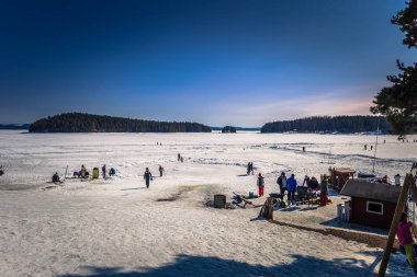 Falun - 30 Mart 2018: Resort yakınındaki şehir Falun Dalarna, İsveç'te, Framby Udde