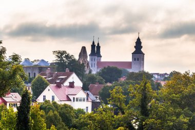 Visby - 23 Eylül 2018: Gotland, İsveç'te eski bir kasaba, Visby Katedrali
