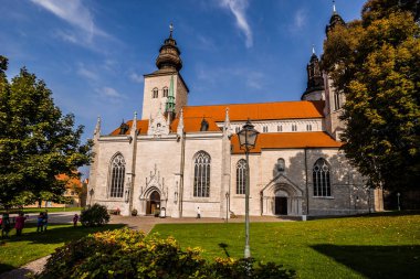 Visby - 23 Eylül 2018: Gotland, İsveç'te eski bir kasaba, Visby Katedrali