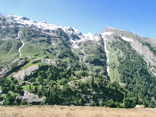 Grande chaîne indienne de l'Himalaya montagnes enneigées — Photo