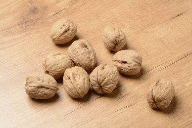 kahverengi zemin üzerine fındık