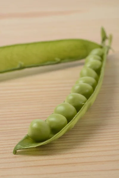 Some raw peas — Stock Photo, Image