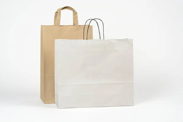 Alışveriş için iki kağıt çanta — Stok fotoğraf