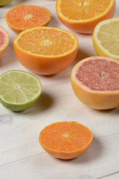 Citrusvruchten Witte Achtergrond Sinaasappel Mandarijn Grapefruit Citroen Limoen — Stockfoto