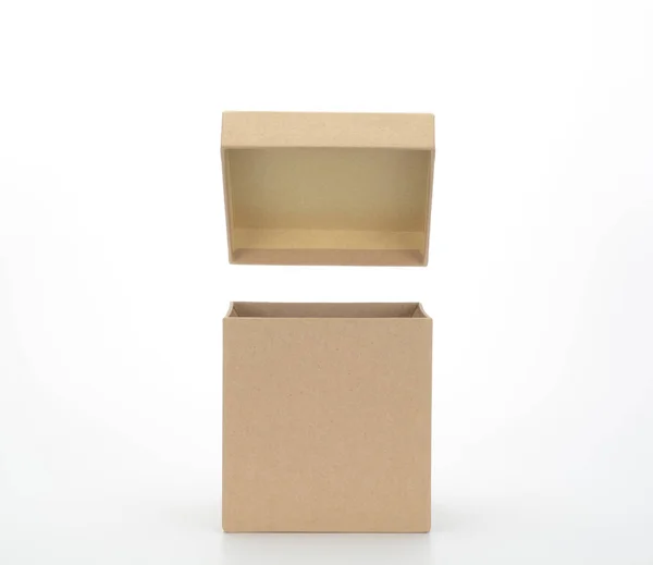 Caja Cartón Forma Cubo Con Tapa Elevada Sobre Fondo Blanco —  Fotos de Stock