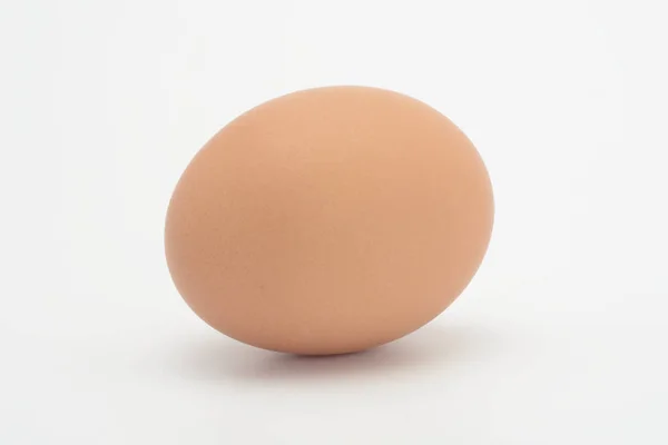 Коричневое Яйцо Белом Фоне Ингредиент — стоковое фото