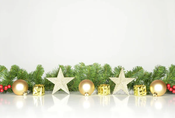 Kerstversiering Met Gele Gouden Rode Ornamenten Design Voor Een Spandoek — Stockfoto