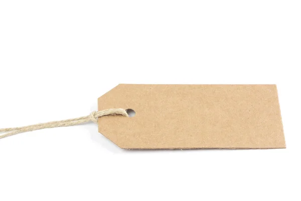 Beyaz Arkaplanda Dizgi Ile Düğümlenmiş Kahverengi Karton Etiket — Stok fotoğraf