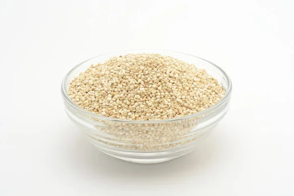 Witte quinoa in een glazen schaal — Stockfoto