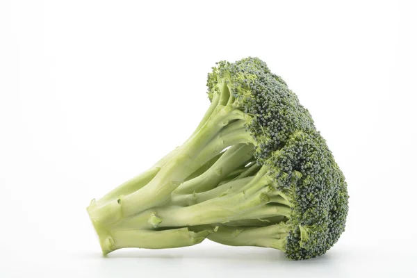 Broccoli på vit bakgrund — Stockfoto