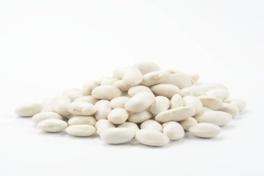 beyaz zemin üzerine beyaz fasulye