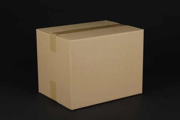Zavřená Kartonová Krabička Černém Pozadí — Stock fotografie