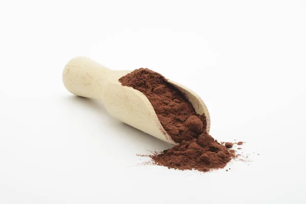 Cacaopoeder Houten Lepel Witte Ondergrond — Stockfoto