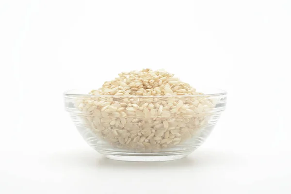 Brauner Reis Einer Glasschüssel Auf Weißem Hintergrund — Stockfoto