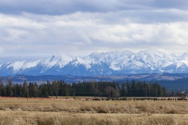 Sadece büyük bir fırtına öncesi Tatra Dağları. 