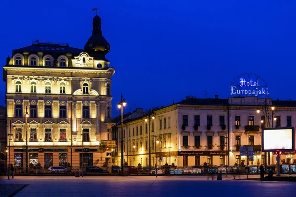 Kraków, Polska - 17 grudnia 2015: Starożytne kamienice w nocy — Zdjęcie stockowe