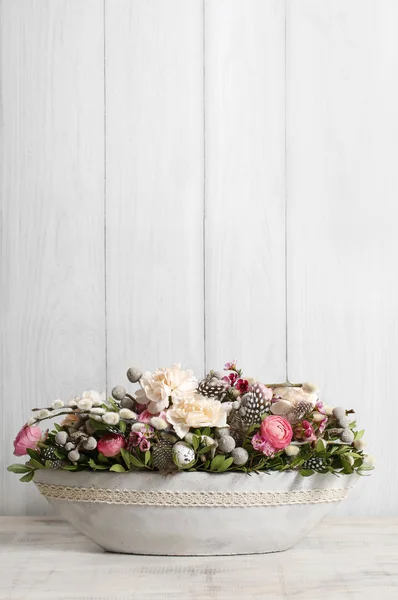 Arreglo floral con flores de clavel y ranúnculo —  Fotos de Stock