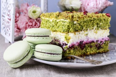 Fransız macaroons ıspanak katman pasta ve yığını