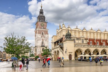 Krakow, Polonya - 04 Temmuz 2016: Sukiennice ana Pazar SQ