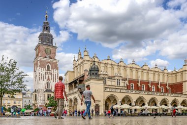 Krakow, Polonya - 04 Temmuz 2016: Sukiennice ana Pazar SQ