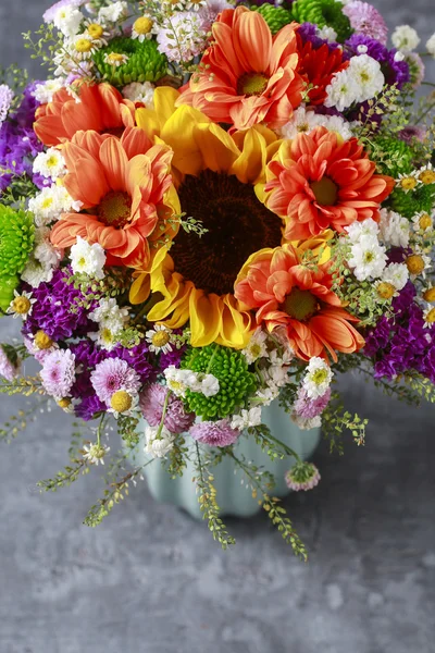 Bouquet of flowers: sunflower, matricaria, dahlia, daisy, chrysa — Stock Photo, Image